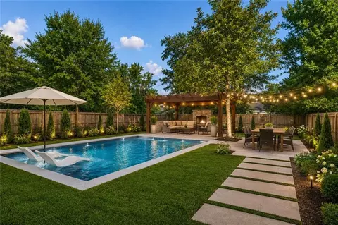 Exterior - 600 Colbert St, Mandeville, LA 70448 photo 11 of 12