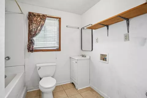 Bath - 810 Gerry Dr, Kenner, LA 70062 photo 2 of 2