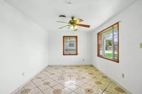 Living - 810 Gerry Dr, Kenner, LA 70062 photo 1 of 3