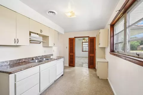 Kitchen - 810 Gerry Dr, Kenner, LA 70062 photo 1 of 2