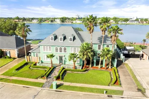 5960 Winchester Park Dr, New Orleans, LA 70128