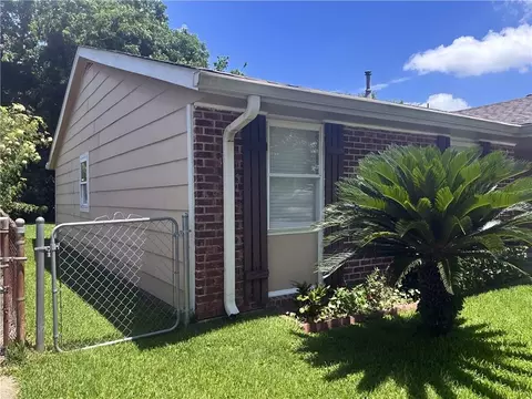Exterior - 668 Cameron Ct, Kenner, LA 70065 photo 2 of 6