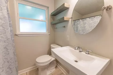 Bath - 356 Markham Dr, Slidell, LA 70458 photo 2 of 4