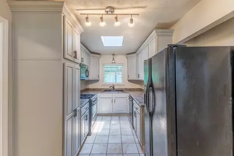 Kitchen - 356 Markham Dr, Slidell, LA 70458 photo 1 of 3