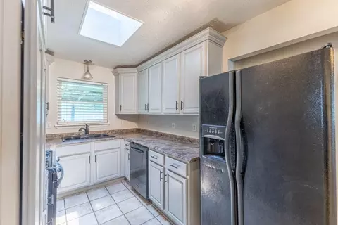 Kitchen - 356 Markham Dr, Slidell, LA 70458 photo 3 of 3