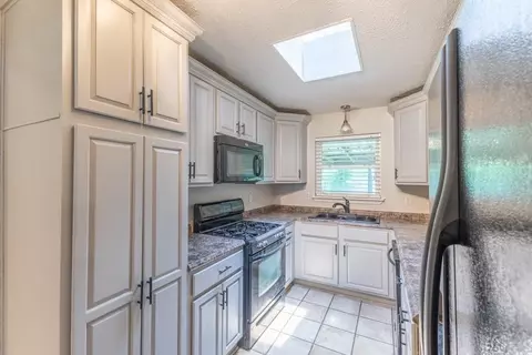 Kitchen - 356 Markham Dr, Slidell, LA 70458 photo 2 of 3