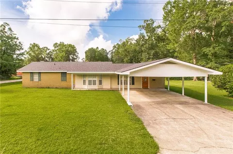 928 S Dogwood Dr, Bogalusa, LA 70427