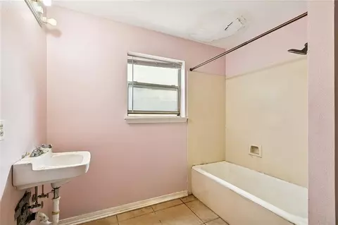 Bath - 220 Central Ave, Jefferson, LA 70121 photo 2 of 4