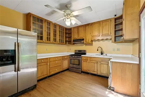 Kitchen - 220 Central Ave, Jefferson, LA 70121 photo 1 of 2