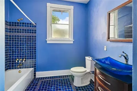 Bath - 220 Central Ave, Jefferson, LA 70121 photo 1 of 4