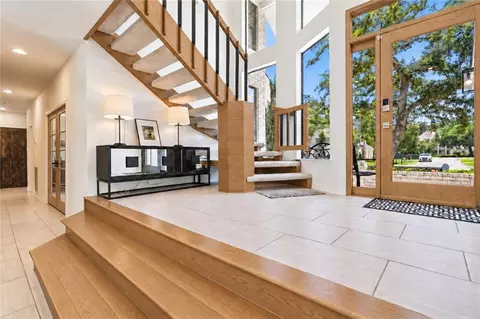 Entry Way - 237 Evangeline Dr, Mandeville, LA 70471 photo 2 of 2