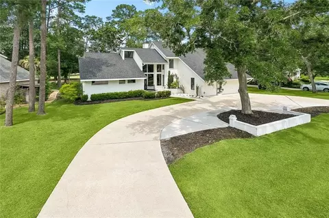 Exterior - 237 Evangeline Dr, Mandeville, LA 70471 photo 2 of 7