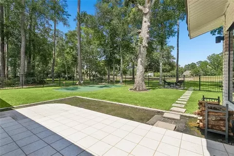 Exterior - 237 Evangeline Dr, Mandeville, LA 70471 photo 5 of 7