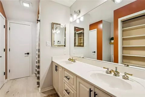 Bath - 237 Evangeline Dr, Mandeville, LA 70471 photo 5 of 5
