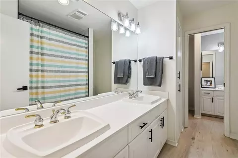 Bath - 237 Evangeline Dr, Mandeville, LA 70471 photo 3 of 5