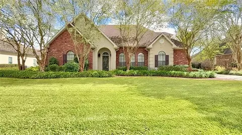 150 Primrose Dr, Belle Chasse, LA 70037