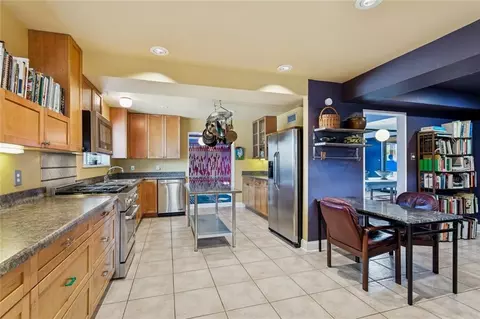 Kitchen - 2017 Charles Dr, Chalmette, LA 70043 photo 2 of 2