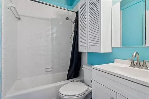 Bath - 2017 Charles Dr, Chalmette, LA 70043 photo 1 of 2
