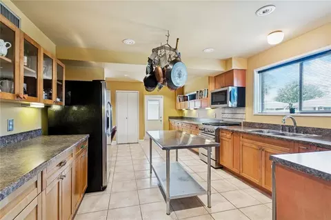 Kitchen - 2017 Charles Dr, Chalmette, LA 70043 photo 1 of 2