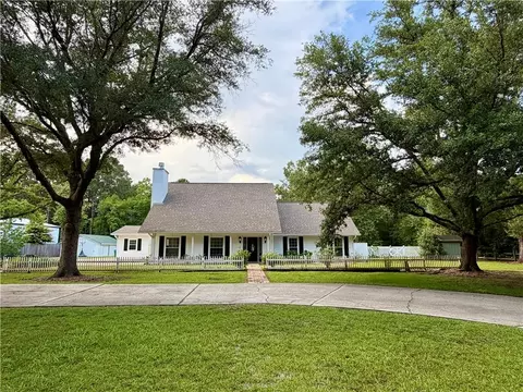 1 Rene Ct, Mandeville, LA 70471