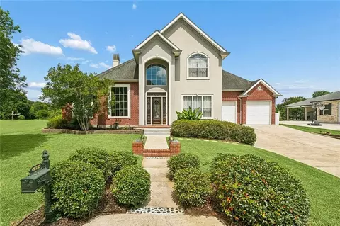 89 Natchez Trace Dr, Harvey, LA 70058