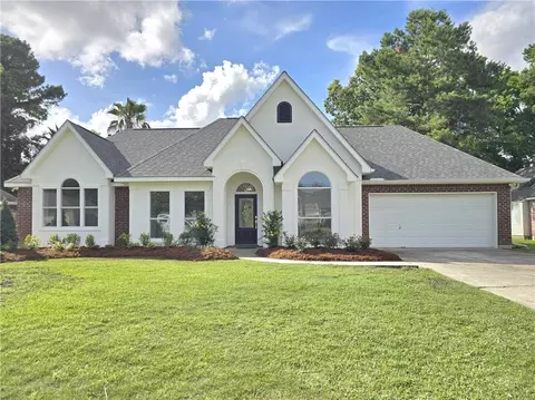1365 Fairfield Dr, Mandeville, LA 70448