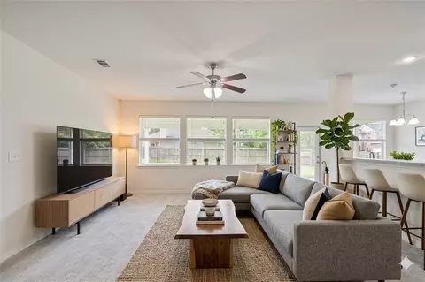 Living - 569 Moore Blvd, Covington, LA 70433 photo 2 of 3