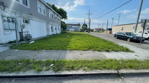 3401 Pine St, New Orleans, LA 70125
