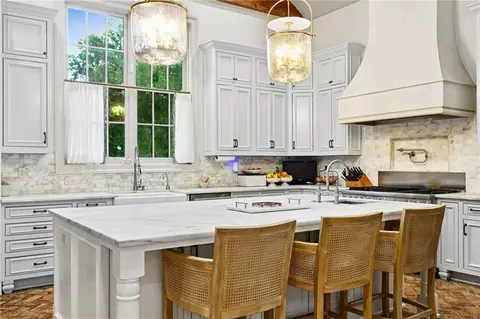 Kitchen - 74516 River Rd, Covington, LA 70435 photo 2 of 5