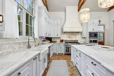 Kitchen - 74516 River Rd, Covington, LA 70435 photo 4 of 5