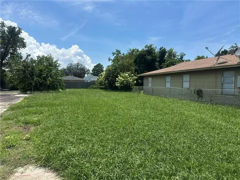 7536 Forest Glen Rd, New Orleans, LA 70125