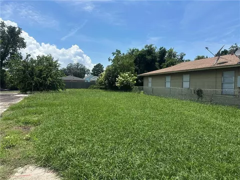 7536 Forest Glen Rd, New Orleans, LA 70125