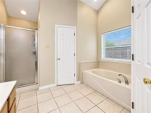 Bath - 2154 Biron St, Mandeville, LA 70448 photo 1 of 3