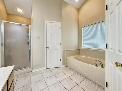 Bath - 2154 Biron St, Mandeville, LA 70448 photo 1 of 3