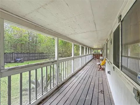 Exterior - 19408 Front St, Covington, LA 70433 photo 4 of 10