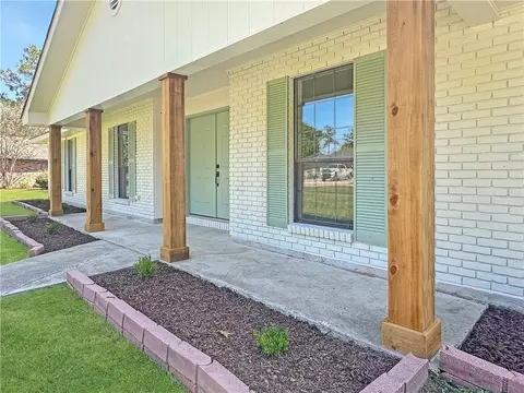 Exterior - 301 Steele Rd, Slidell, LA 70461 photo 2 of 4