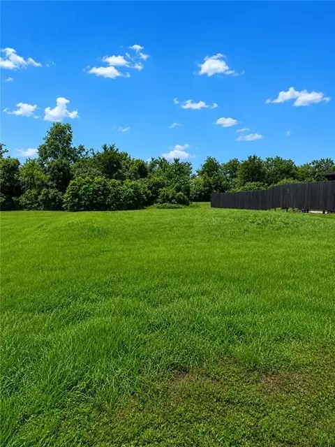 332 Leona Dr, Raceland, LA 70394