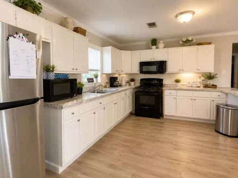 Kitchen - 72503 Rose St, Covington, LA 70435 photo 1 of 4
