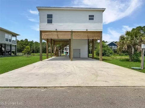 56 Good St, Bay St Louis, MS 39520