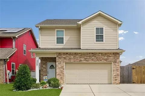2329 E Village Ct, Gretna, LA 70056