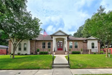 1464 Burbank Dr, New Orleans, LA 70122