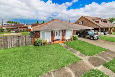 2709 Jean Lafitte Pkwy, Chalmette, LA 70043