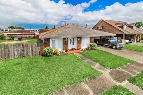 2709 Jean Lafitte Pkwy, Chalmette, LA 70043