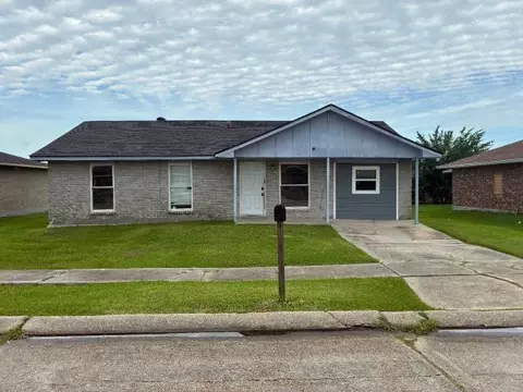 2080 Carverr Dr, Marrero, LA 70072