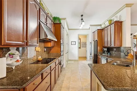 Kitchen - 501 Dockside Dr, Slidell, LA 70461 photo 2 of 2