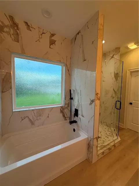 Bath - 614 Gassen St, Luling, LA 70070 photo 2 of 4