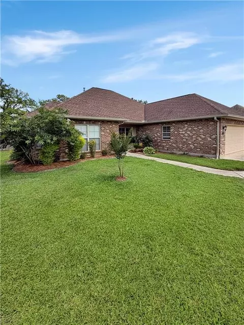 39 Magnolia Ct, Ponchatoula, LA 70454