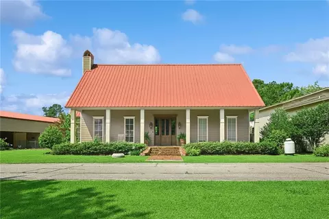31702 River Pines Dr, Springfield, LA 70462