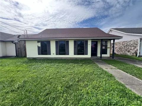 3320 Shannon Dr, Violet, LA 70092