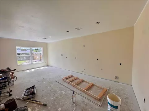 Living - 10 Bernice Dr, Luling, LA 70070 photo 1 of 2